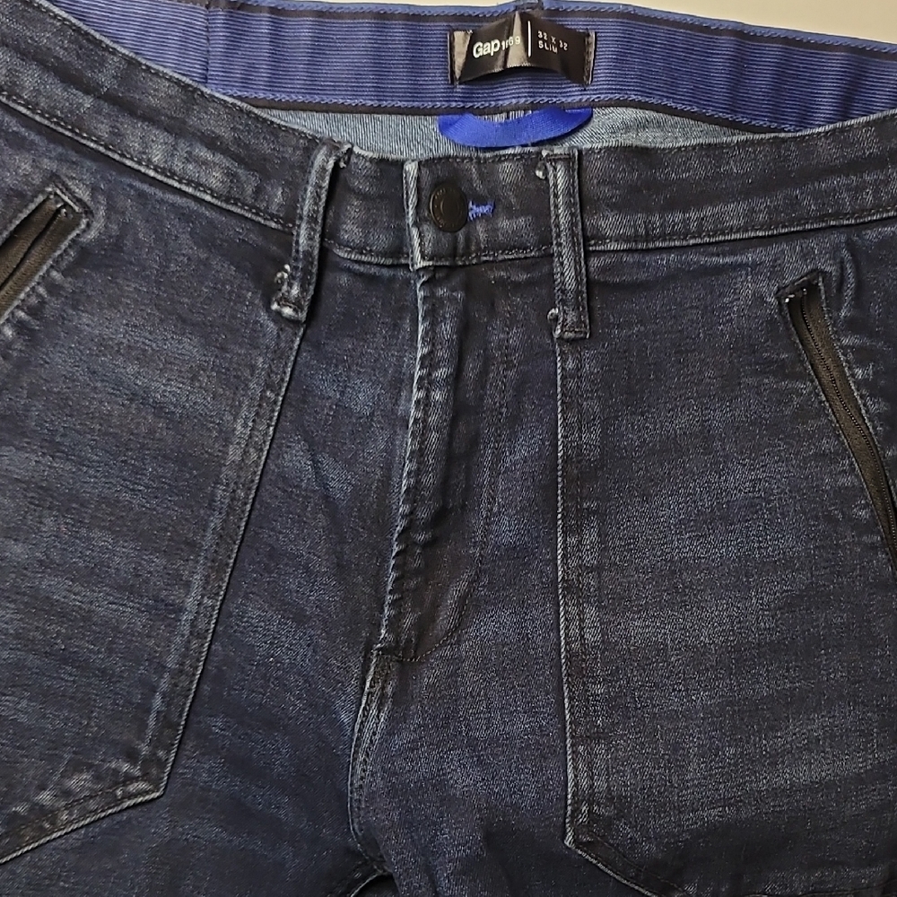 GAP Blue Jeans with Vintage Look and Versatile Style